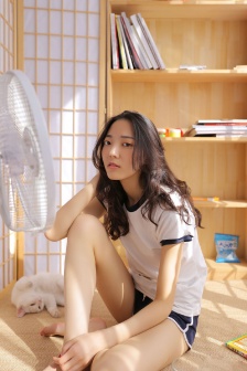 年轻漂亮的女邻居2