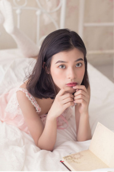 女孩头像只留身材